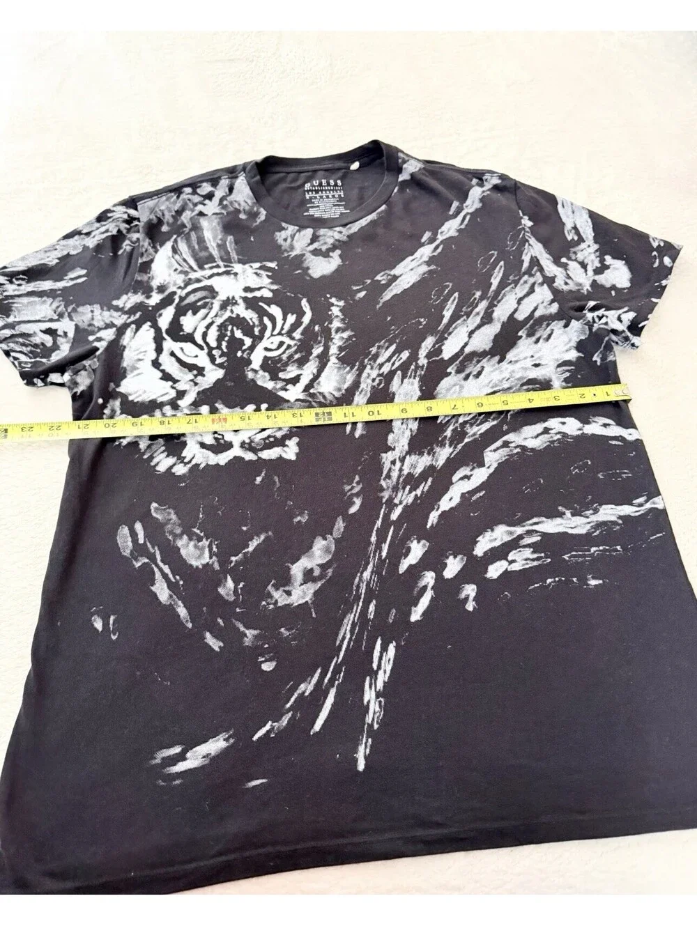 GUESS Men’s Tiger Graphic Tee XL Black Cotton Crew Neck Short Sleeve Shirt - Picture 5 of 8